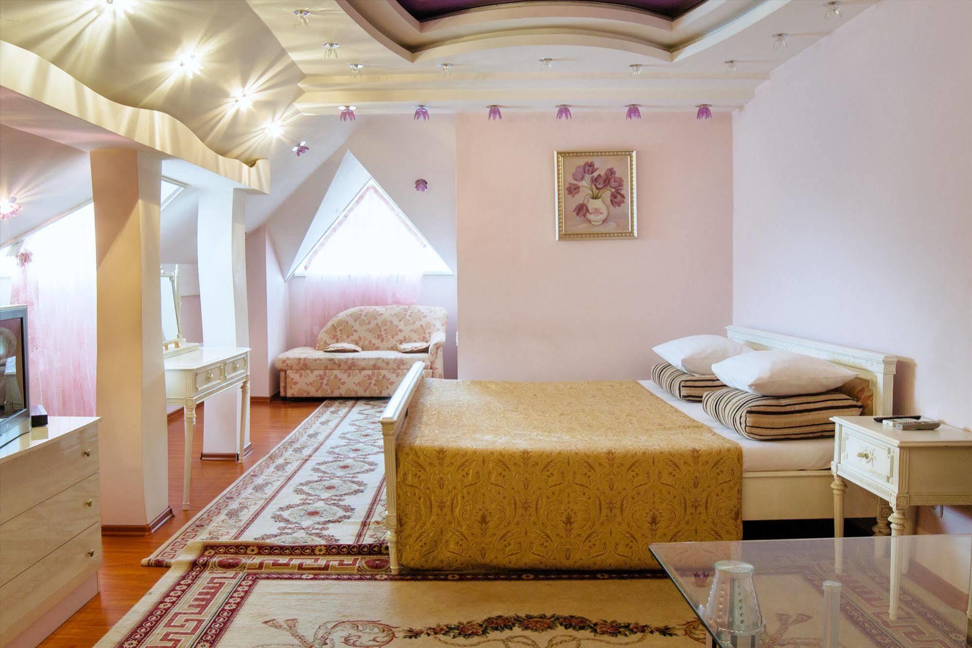 Hotel Ezio Kiszyniów Zewnętrze zdjęcie